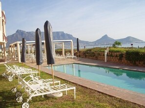 Outdoor pool - Leisure Bay Apartments (Cape Town)