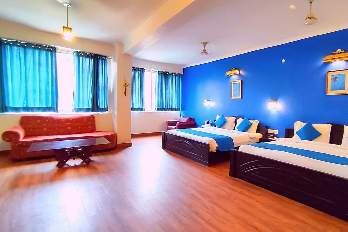 Family Room | 1 bedroom, desk, laptop workspace, blackout curtains