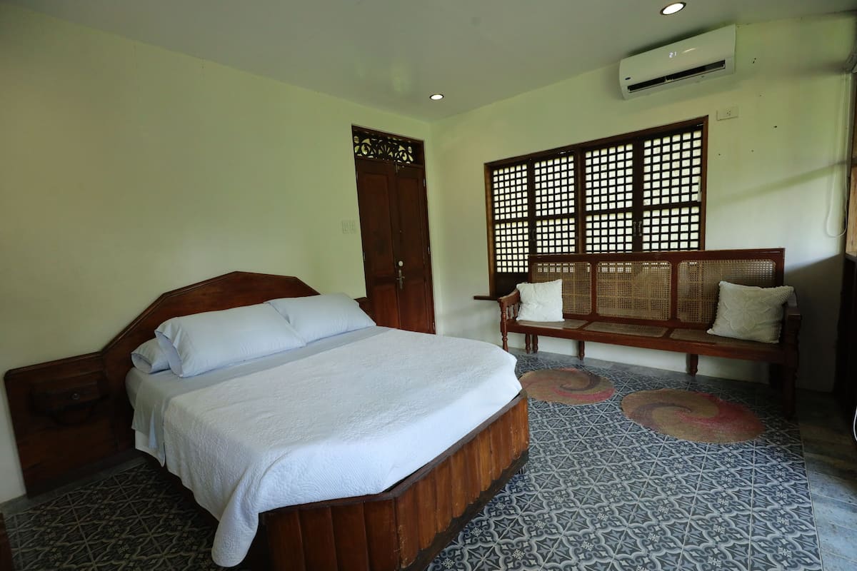 Room (Avocado) | Dihias secara berasingan, dilengkapkan perabot secara berasingan