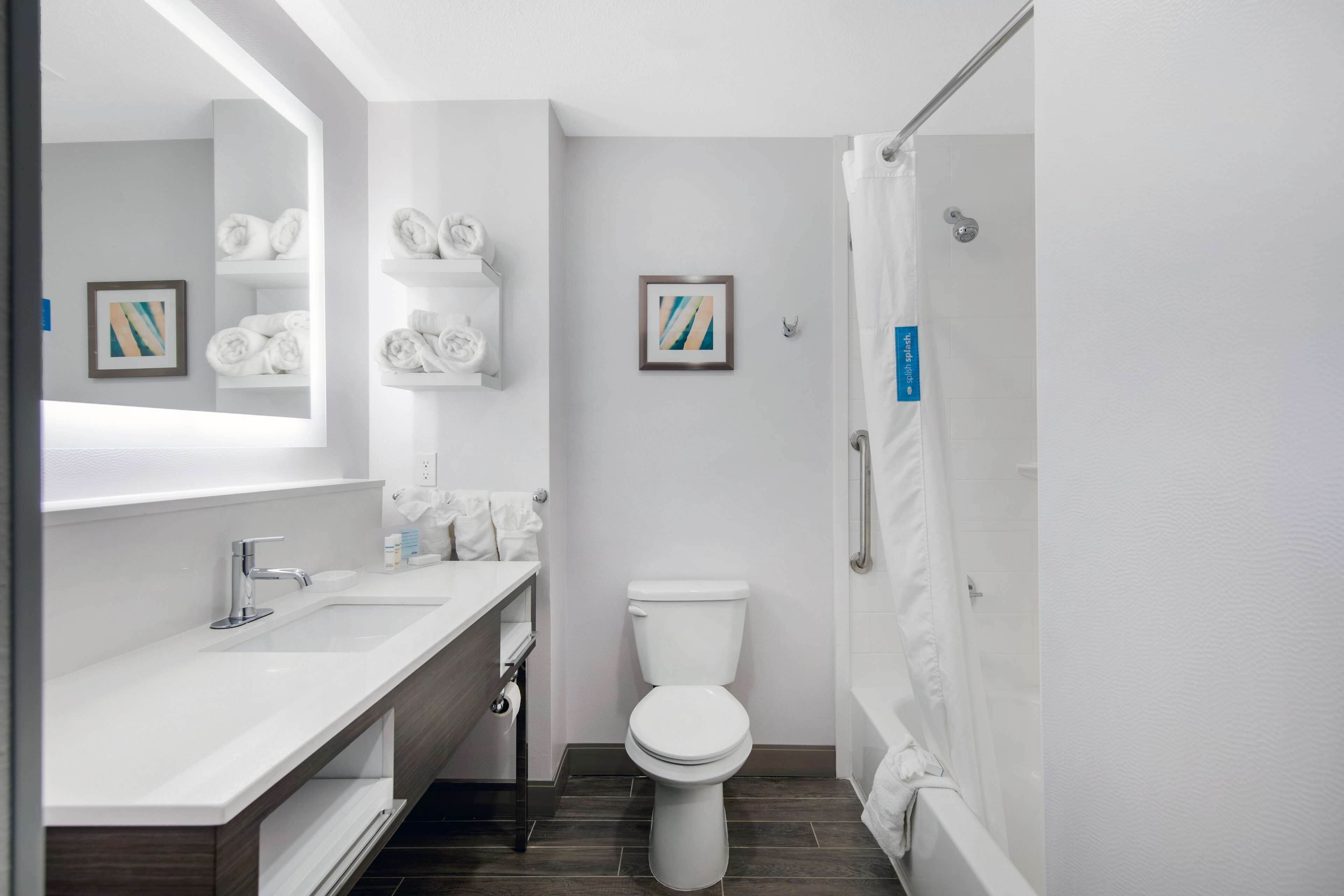 hydromassage showerhead, free toiletries, hair dryer, towels