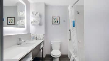 Hydromassage showerhead, free toiletries, hair dryer, towels