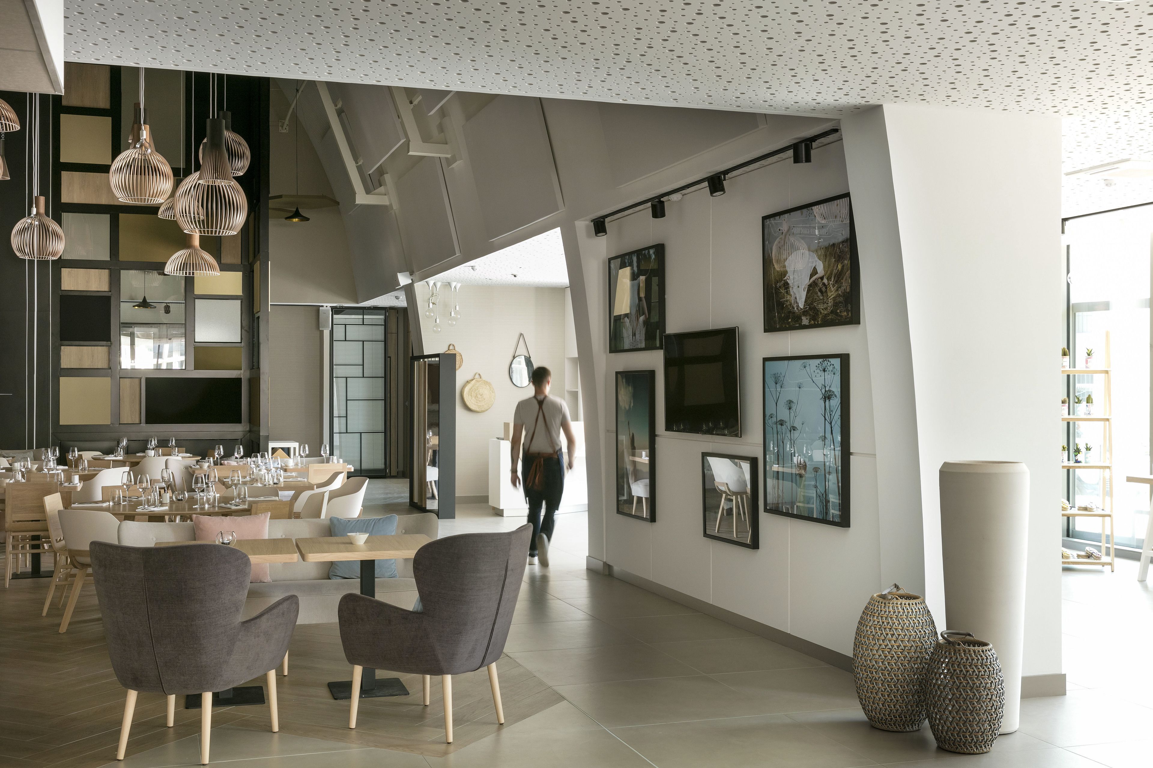 breakfast, lunch and brunch served