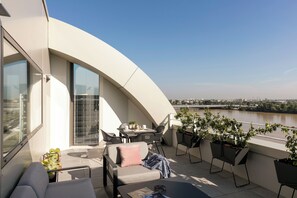 Junior Suite, 1 King Bed, Terrace | Terrace/patio - Hilton Garden Inn Bordeaux Centre (Bordeaux)