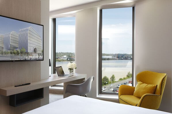 Junior Suite, 1 King Bed | Living area | 49-inch flat-screen TV with satellite channels, TV - Hilton Garden Inn Bordeaux Centre (Bordeaux)