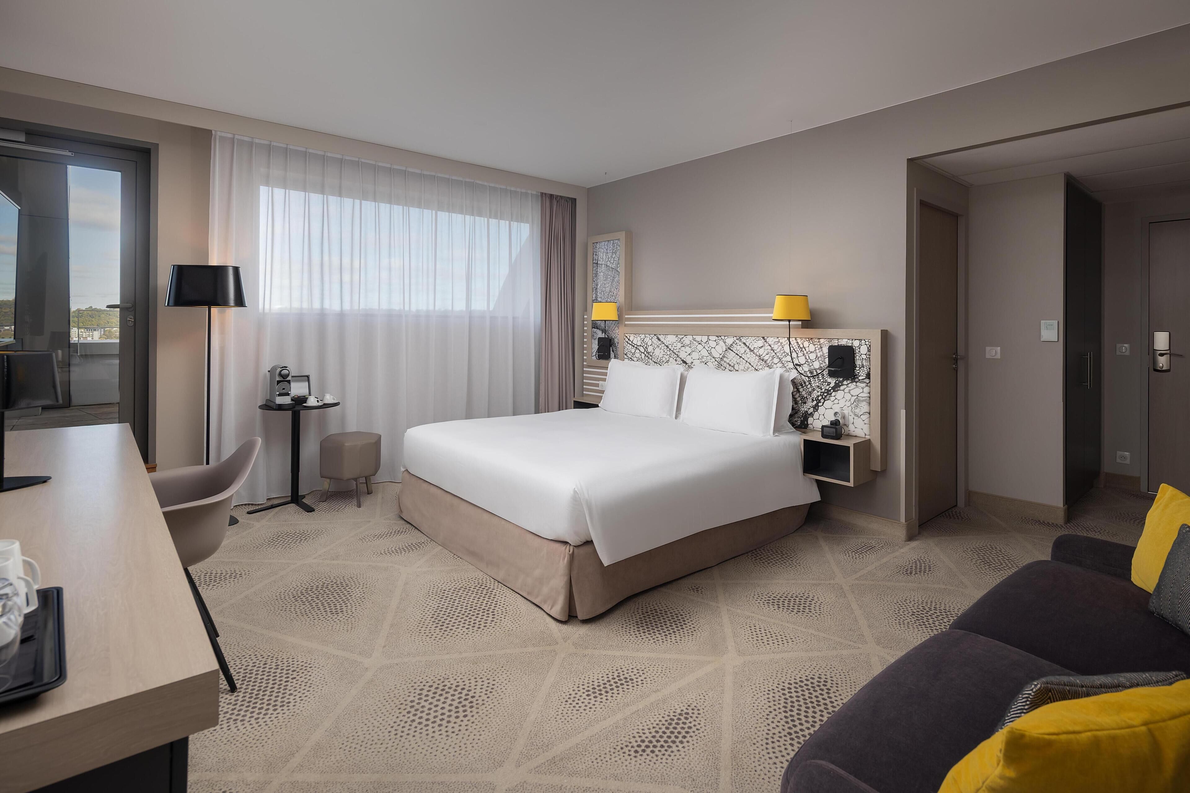 Junior Suite, 1 King Bed, Terrace | Premium bedding, down duvets, Select Comfort beds, in-room safe