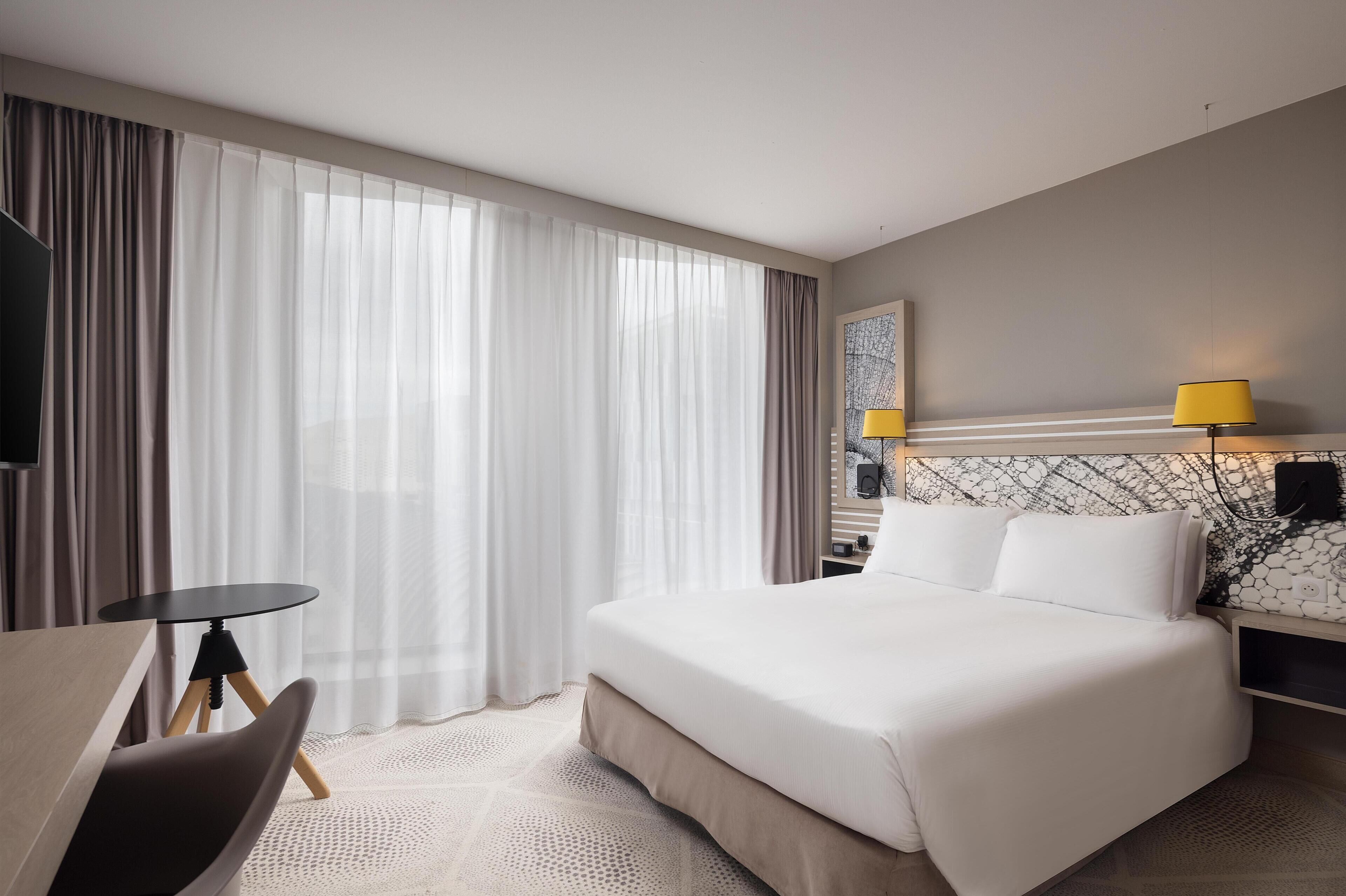 Room, 1 Queen Bed | Premium bedding, down duvets, Select Comfort beds, in-room safe