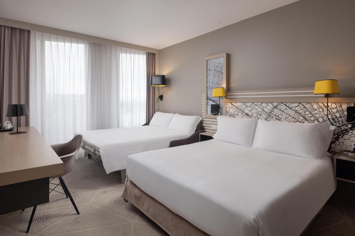 Family Room, 1 Queen Bed | Premium bedding, down comforters, Select Comfort beds, in-room safe