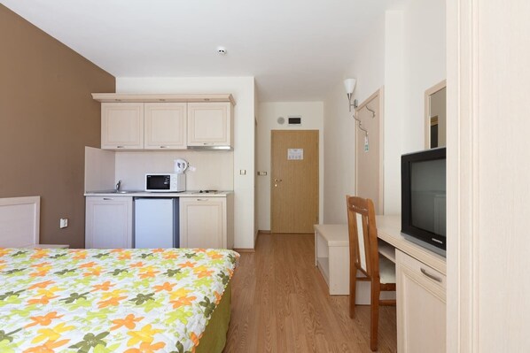 Desk, iron/ironing board, free WiFi