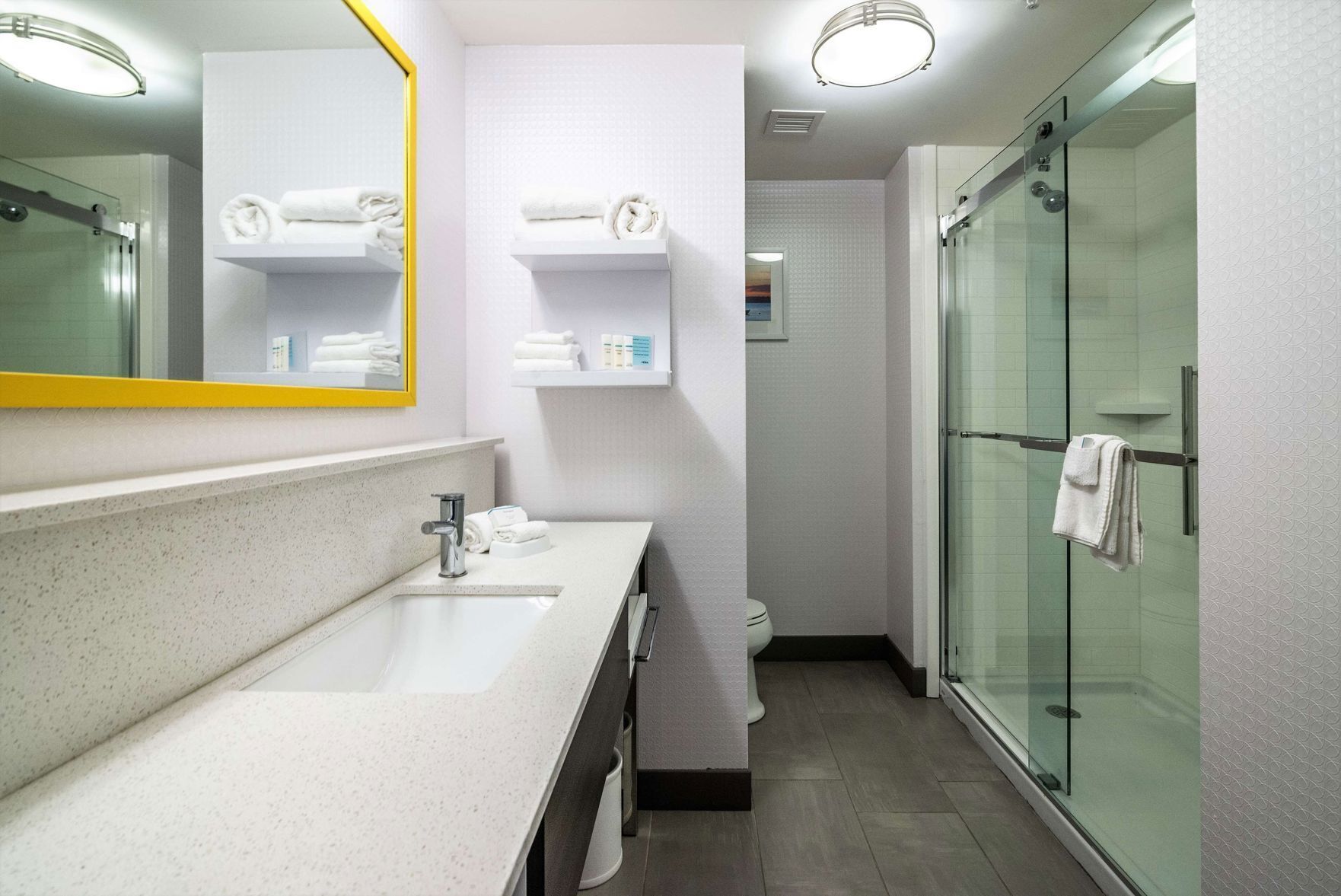 Bathroom | Hydromassage showerhead, free toiletries, hair dryer, towels