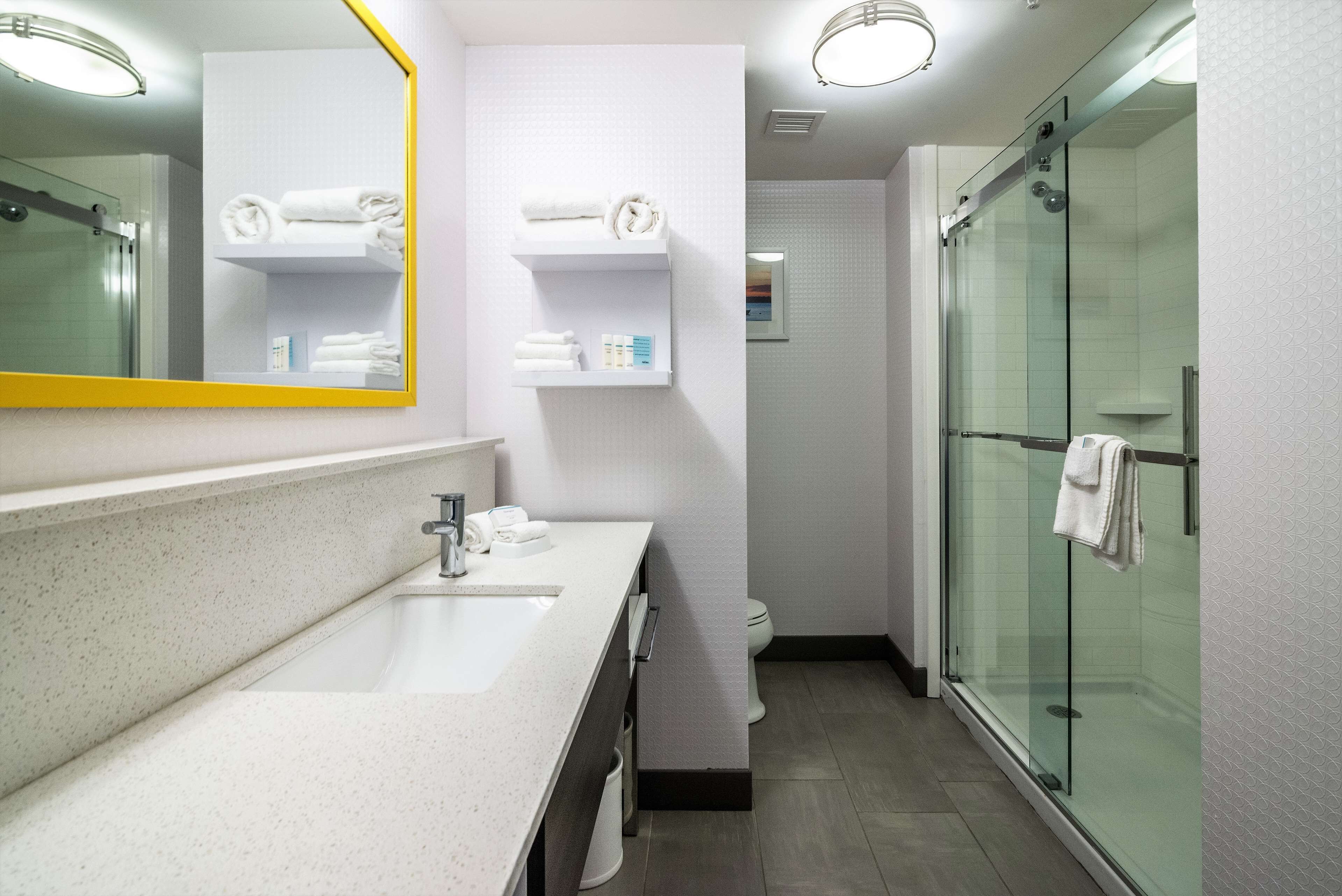 in-room safe, desk, laptop workspace, blackout curtains