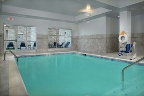 Indoor pool, sun loungers - Homewood Suites by Hilton Cincinnati-Midtown, OH (Cincinnati)