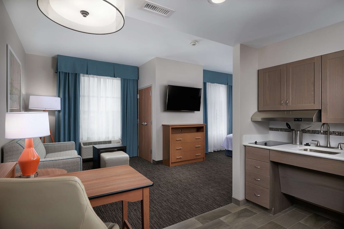 2 chambres, coffres-forts dans les chambres, bureau