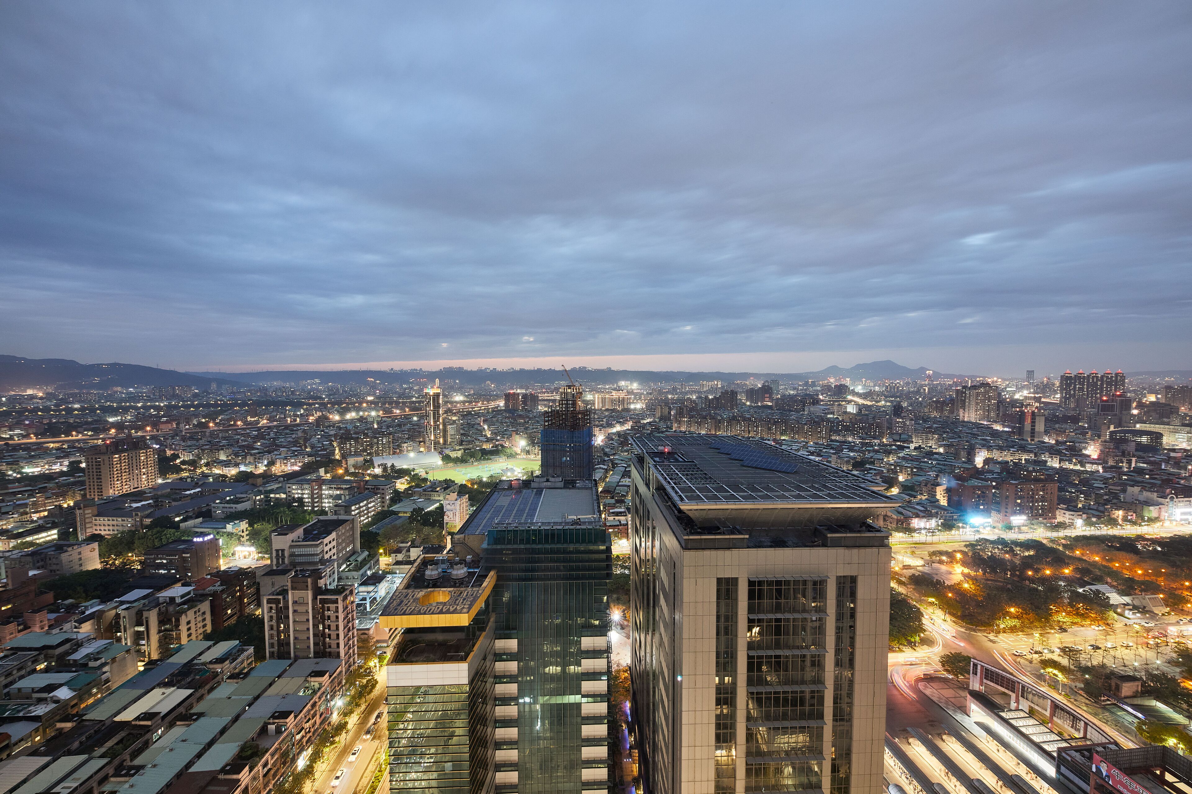 1 bedroom, premium bedding, memory-foam beds, minibar