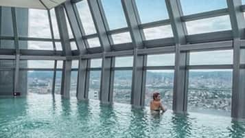 Una piscina al aire libre (de 07:00 a 21:00), sombrillas, tumbonas