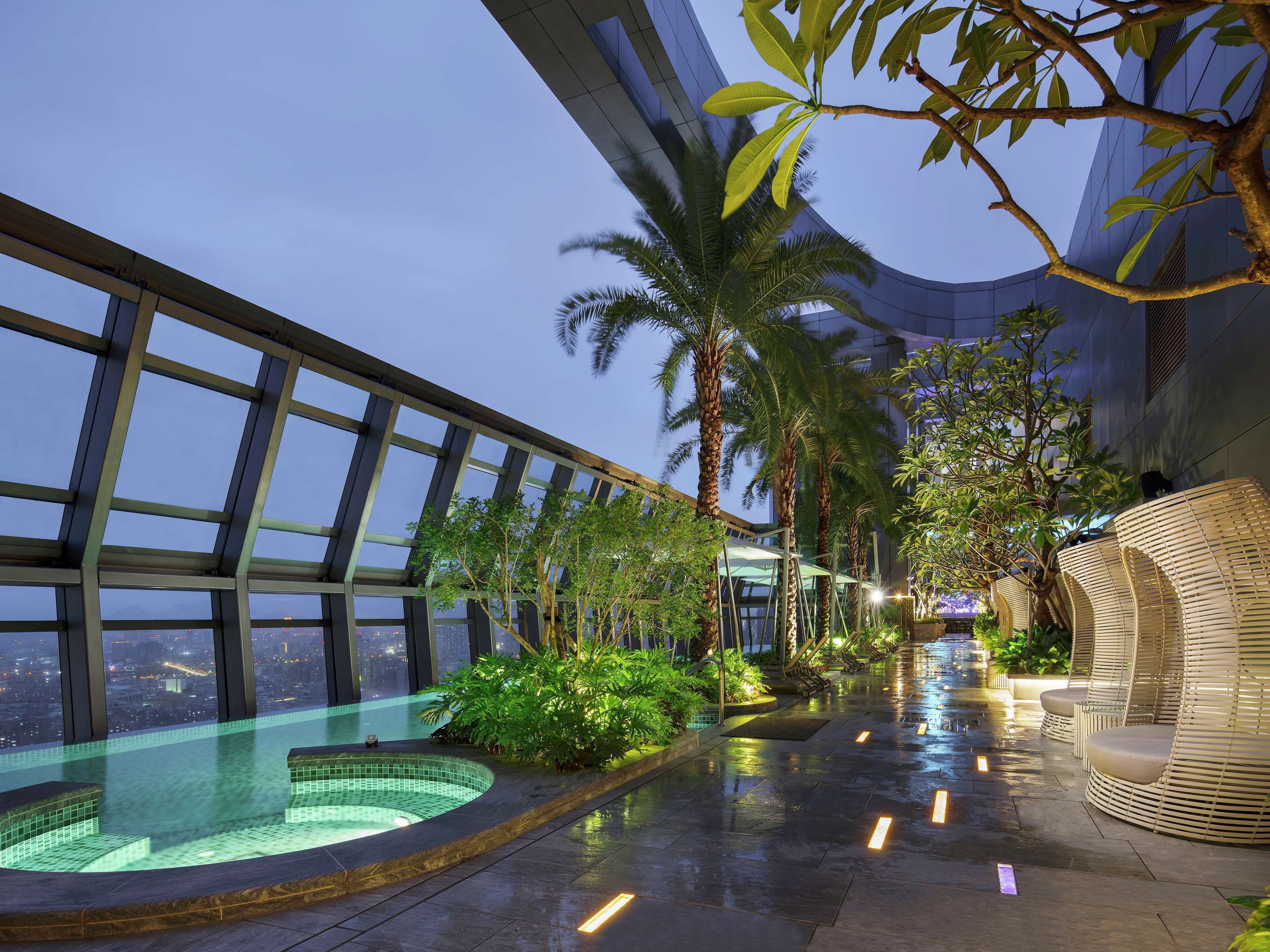 outdoor pool, open 7:00 am to 9:00 pm, pool umbrellas, pool loungers