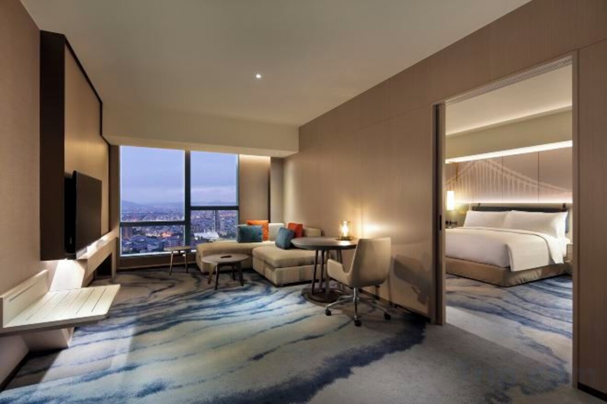 Ropa de cama de alta calidad, colchones viscoelásticos, minibar