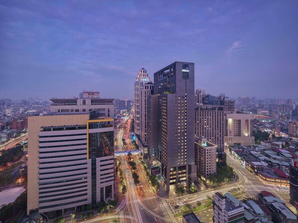 Exterior - Hilton Taipei Sinban (New Taipei City)