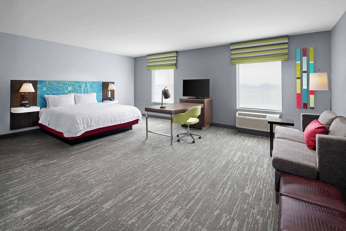 In-room safe, free WiFi, bed sheets