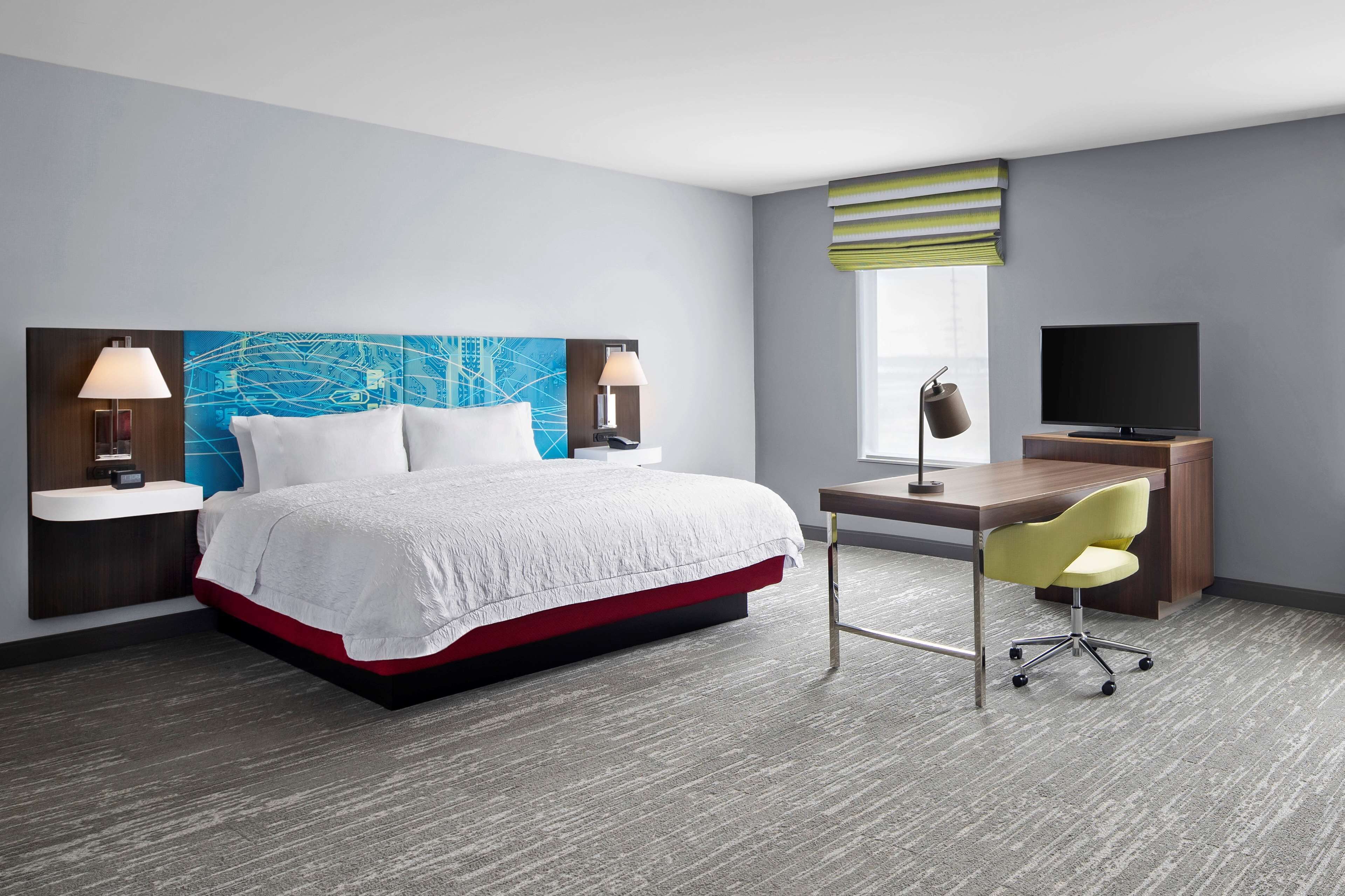 studio, 1 king bed, refrigerator & microwave (wet bar) | in-room safe, free wifi, bed sheets