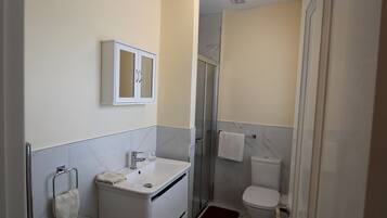 Superior Apartment, Private Bathroom (Ref C) | Bathroom