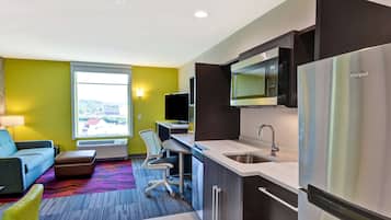 Fridge, microwave, dishwasher, coffee/tea maker