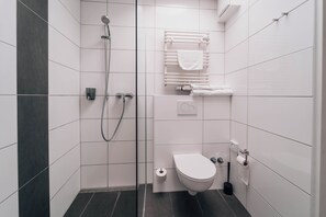 Standard-sviitti | Työpöytä, silitysrauta/-lauta, ilmainen Wi-Fi, vuodevaatteet