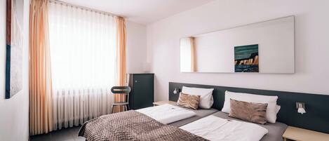 Standard-Suite | Schreibtisch, Bügeleisen/Bügelbrett, kostenloses WLAN, Bettwäsche