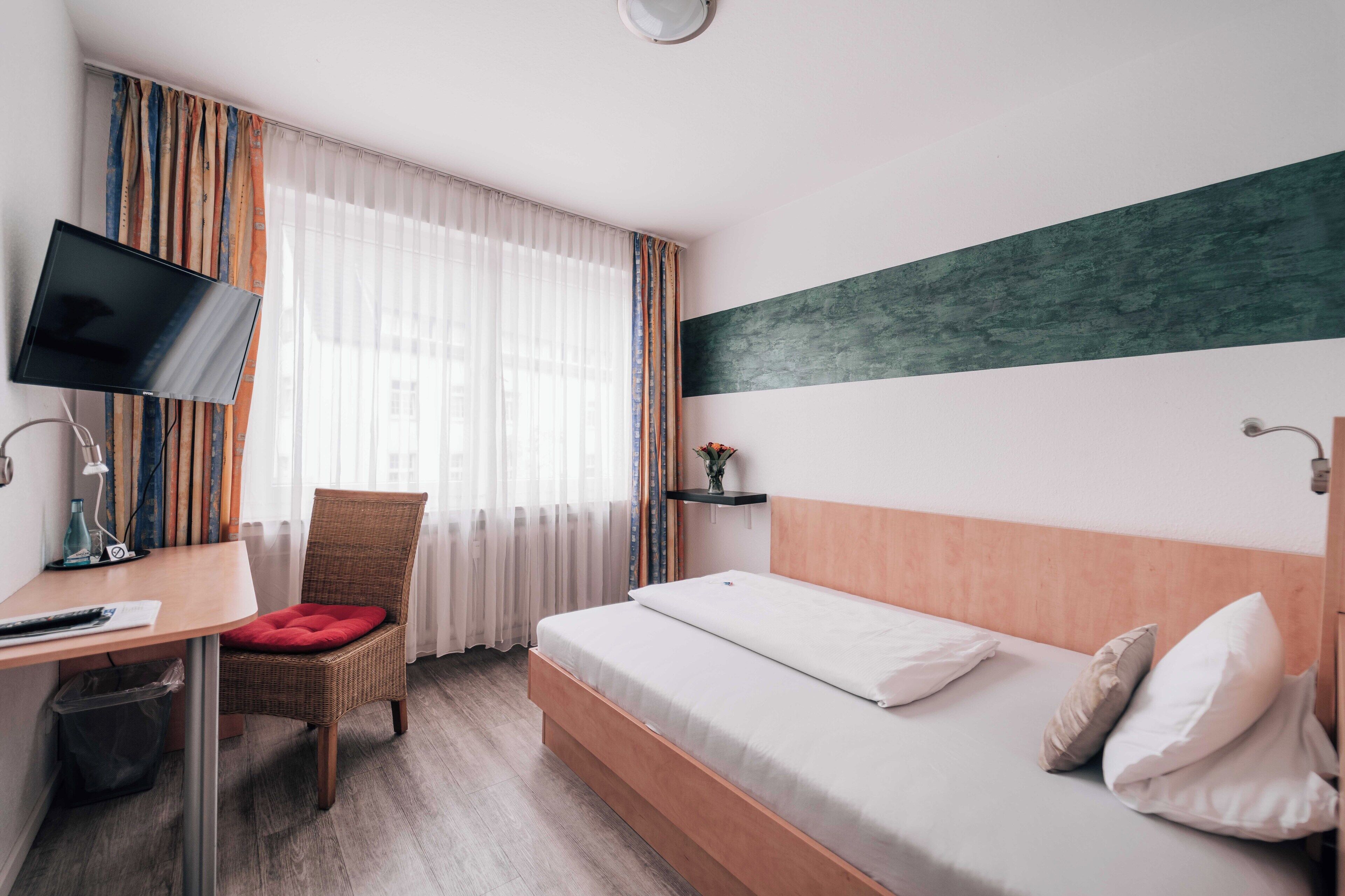 single room | 1 bedroom, desk, iron/ironing board, free wifi