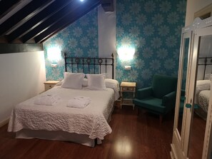 Double Room | Soundproofing, free WiFi, bed sheets - Posada Torre del Milano (Comillas)