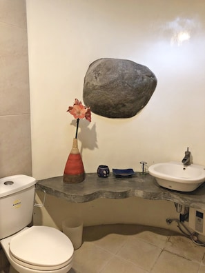 Huone (Lanzones) | Kylpyhuone | Suihku, ilmaiset hygieniatuotteet, pyyhkeet