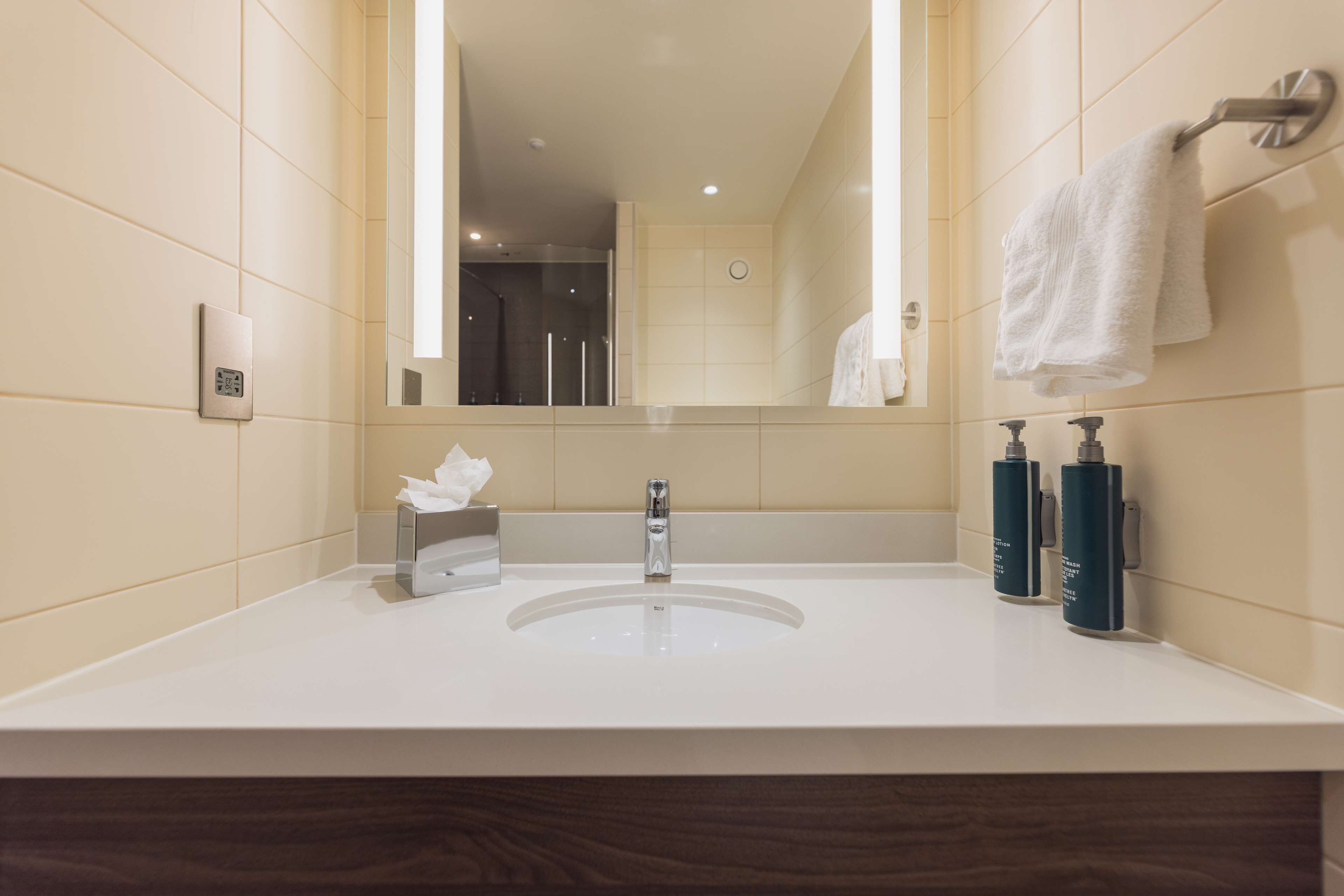 family room, 1 queen bed | bathroom | combined shower/bathtub, hair dryer