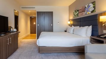 Habitación Deluxe, 1 cama King size (High Floor) | Ropa de cama de alta calidad y caja de seguridad en la habitación