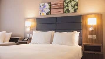Family Room, 1 Queen Bed | Premium bedding, in-room safe, desk, blackout drapes