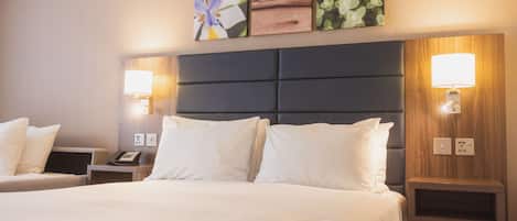 Familienzimmer, 1 Queen-Bett | Hochwertige Bettwaren, Zimmersafe, Schreibtisch, Verdunkelungsvorhänge