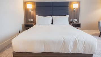 Room, 1 Queen Bed, Accessible | Premium bedding, in-room safe, desk, blackout curtains