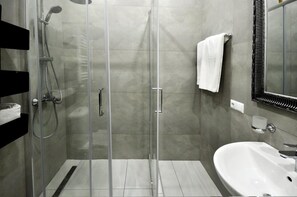 Superior Double Room, 1 Bedroom | Bathroom | Shower, free toiletries, hair dryer, bathrobes