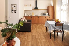 Lägenhet - 2 sovrum | Eget kök | Kylskåp, mikrovågsugn, vattenkokare och grytor/köksredskap