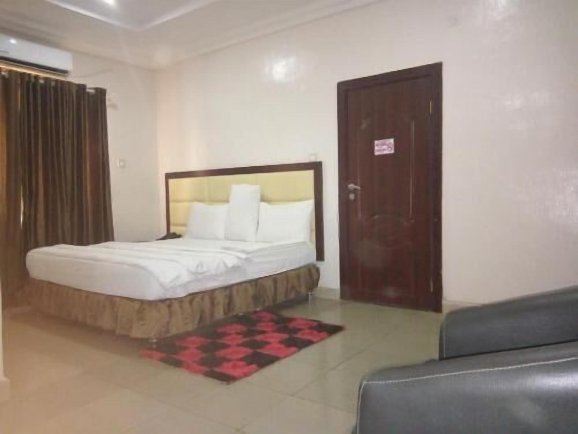 In-room safe, desk, free WiFi, bed sheets