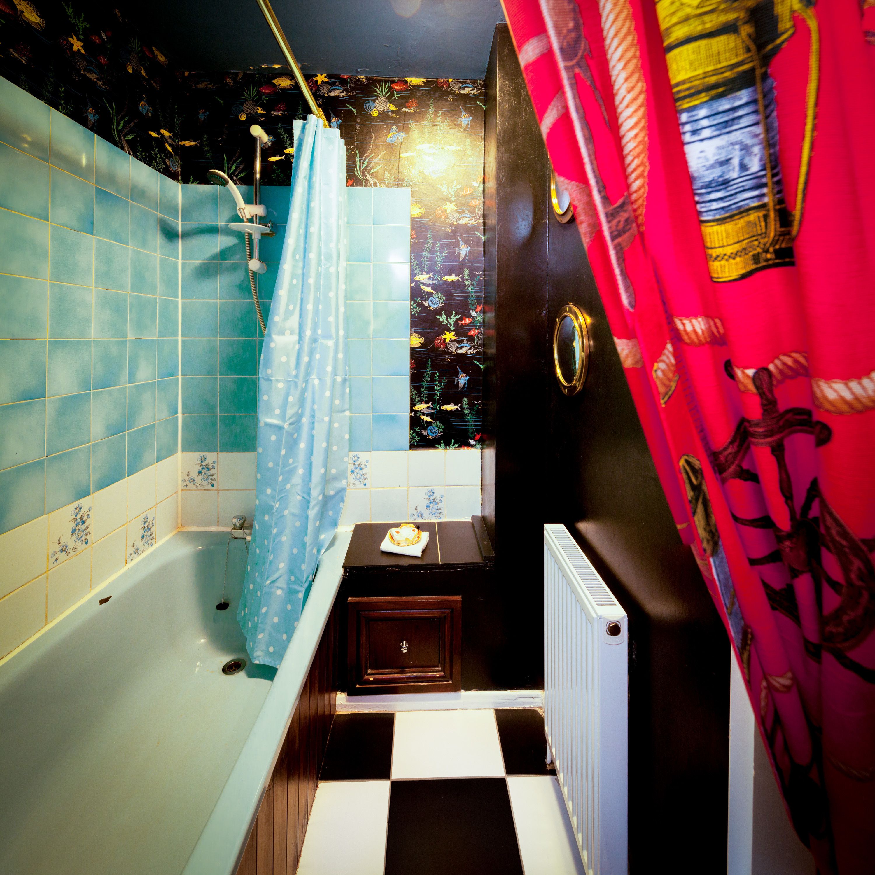 crow's nest | bathroom | designer toiletries, hair dryer, towels