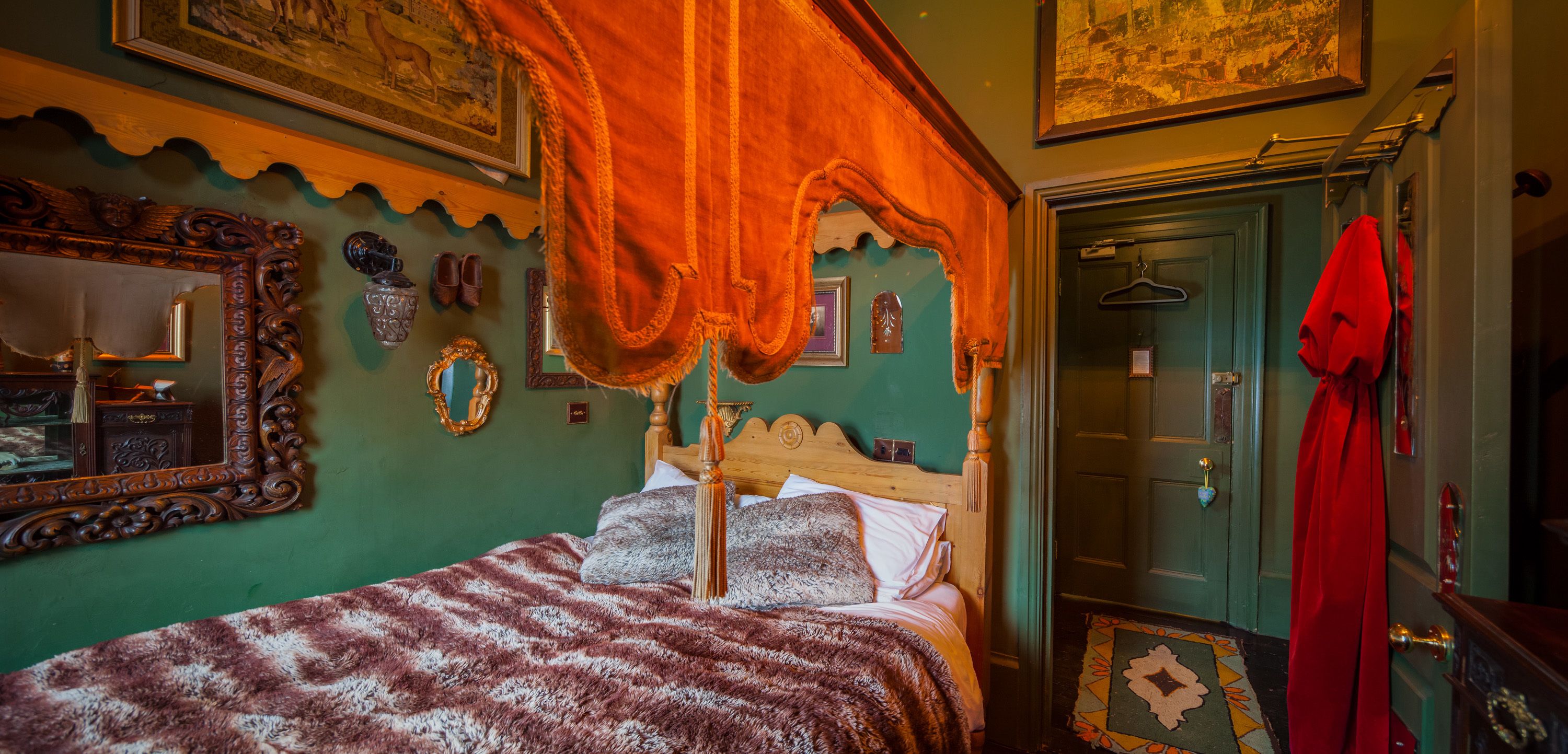 little red | 1 bedroom, individually furnished, iron/ironing board, free wifi