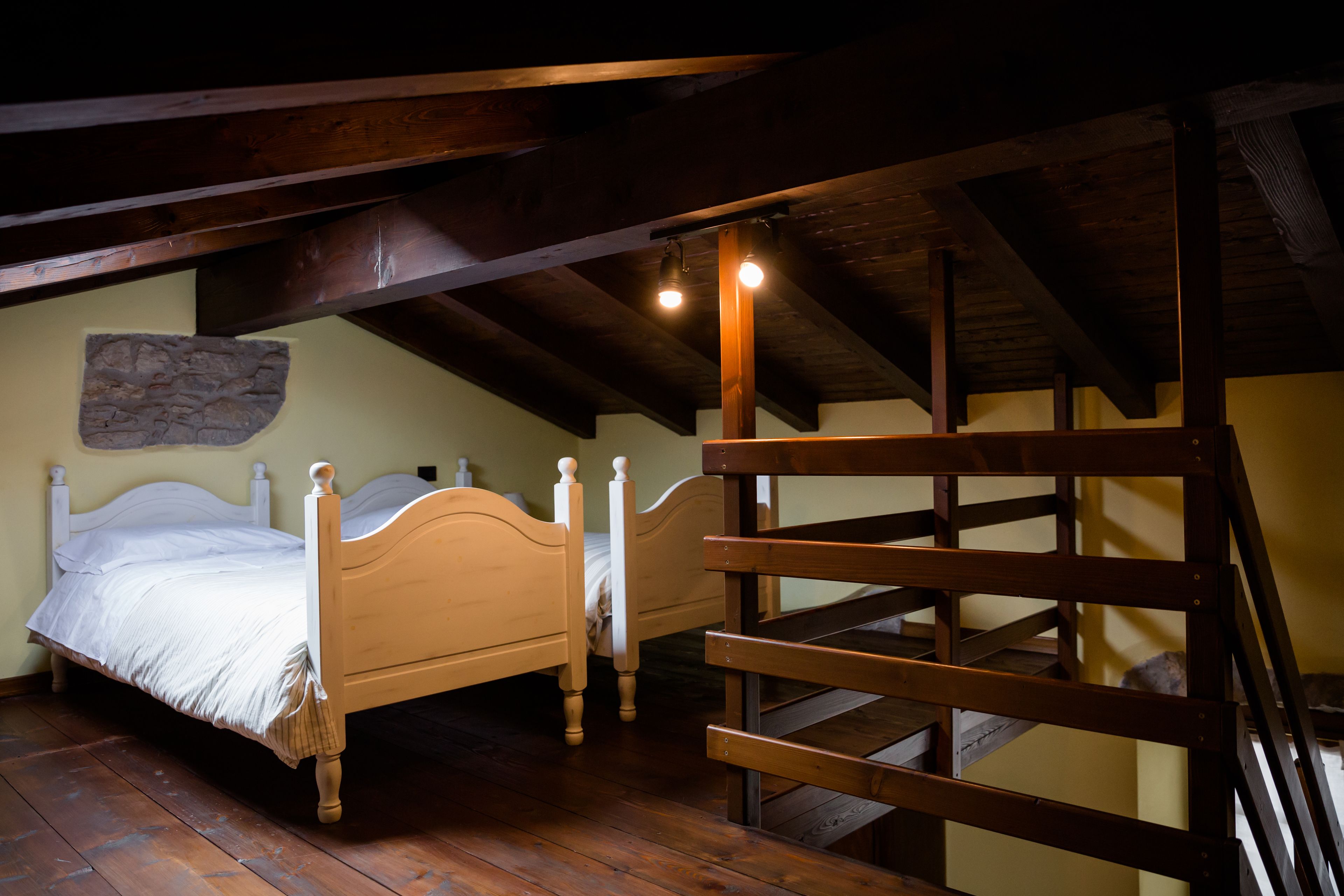 Deluxe Loft, Balcony, Valley View | Free wired Internet, bed sheets