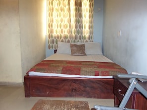 Bureau, draps fournis