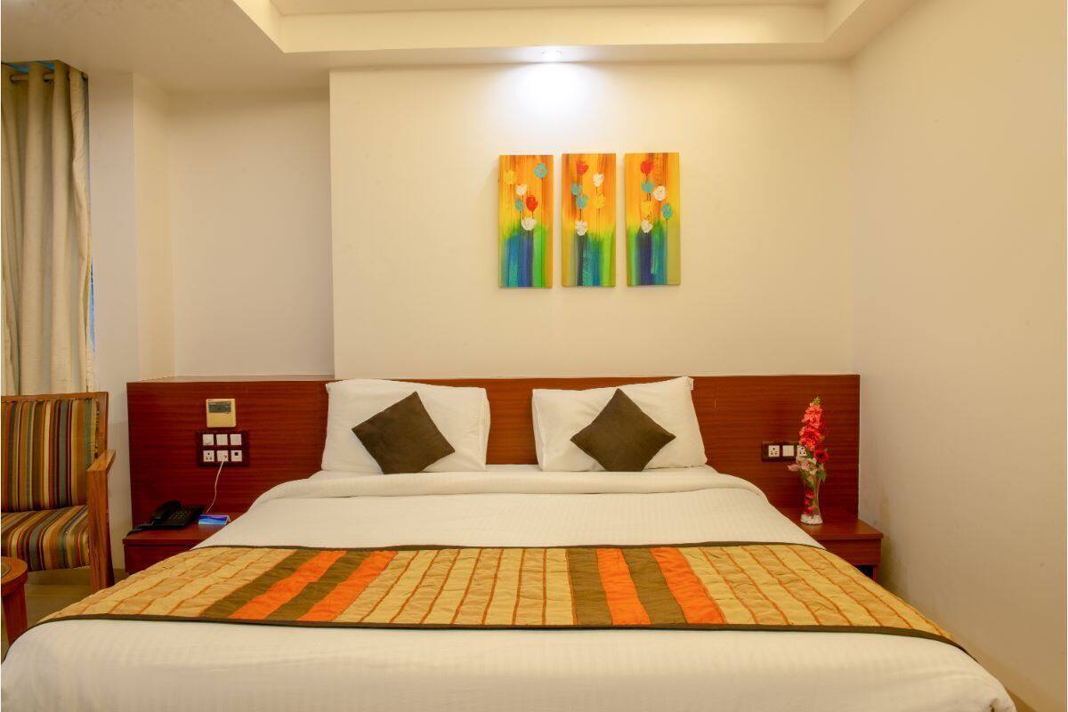 Superior Double Room | Desk, soundproofing, rollaway beds, free WiFi