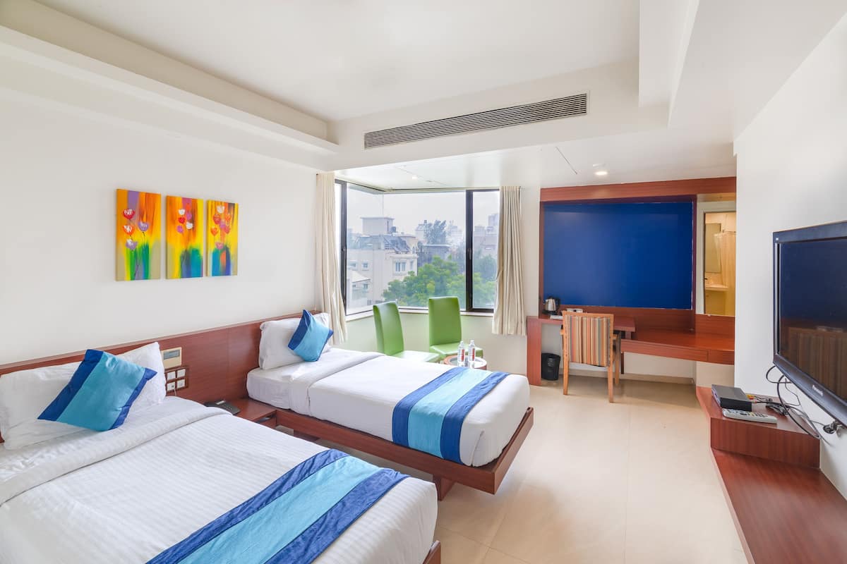 Desk, soundproofing, rollaway beds, free WiFi