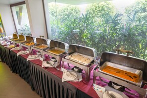 Daily continental breakfast for a fee