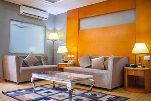 Télévision à écran plasma de 64 pouces avec chaînes par câble