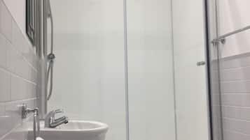 Signature Double Room | Bathroom