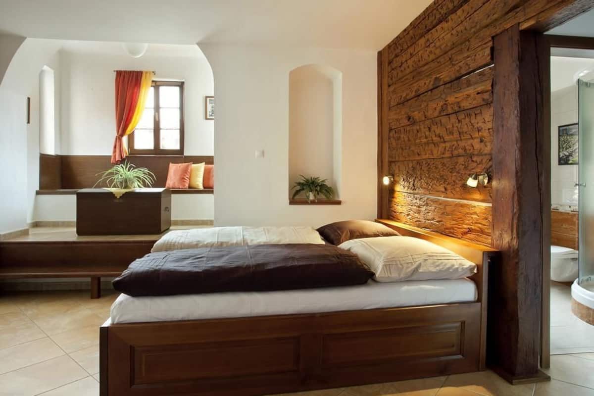 Junior suite, 1 queensize bed, uitzicht op stad | 1 slaapkamer, verduisterende gordijnen, gratis babybedden, gratis wifi