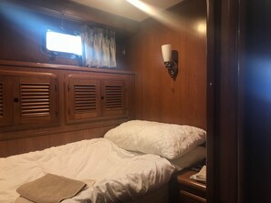 Mobile Home, 4 Bedrooms, Harbor View | 4 bedrooms, minibar, free wired internet, bed sheets - Motor Yacht Calypso (Poole)