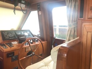 Mobile Home, 4 Bedrooms, Harbour View | 4 bedrooms, minibar, free wired Internet, bed sheets - Motor Yacht Calypso (Poole)